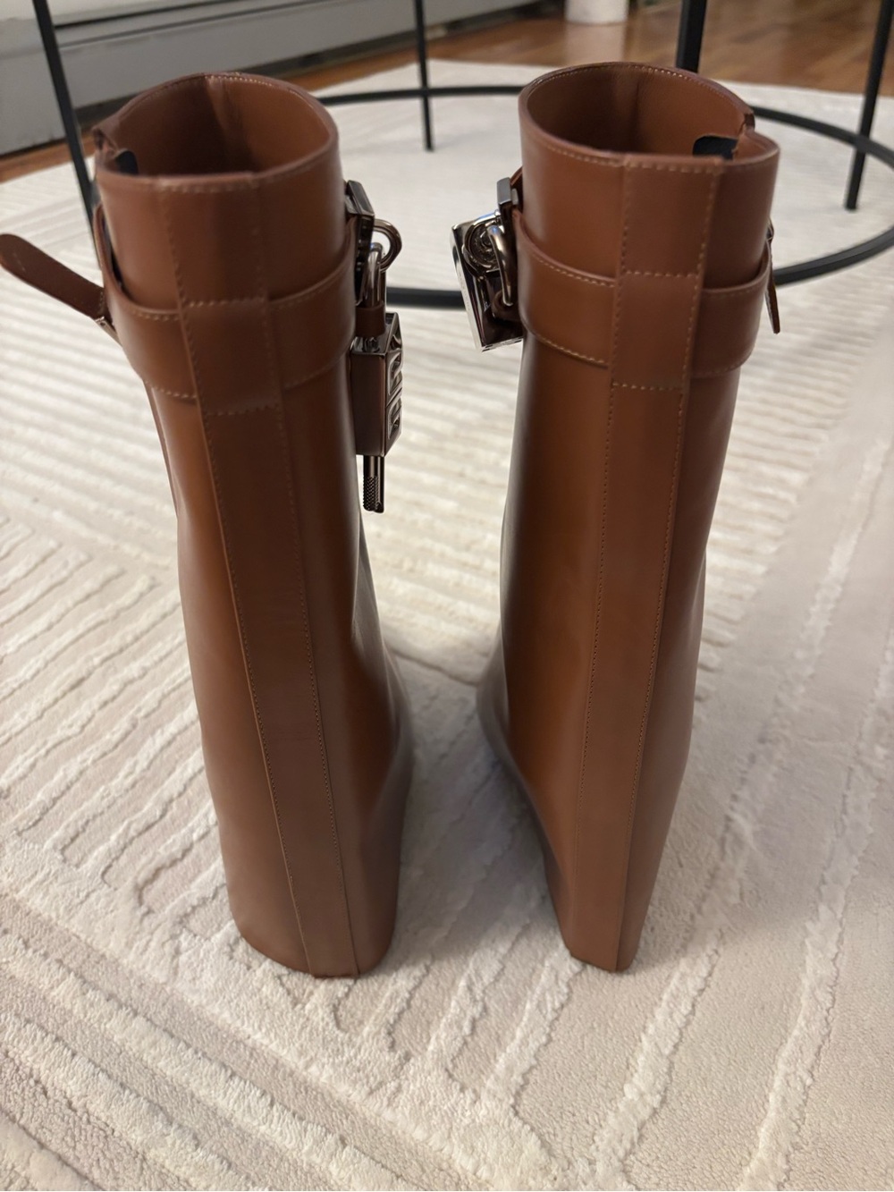 Givenchy Shark Lock Ankle Boots in leather - Picture 4 of 8